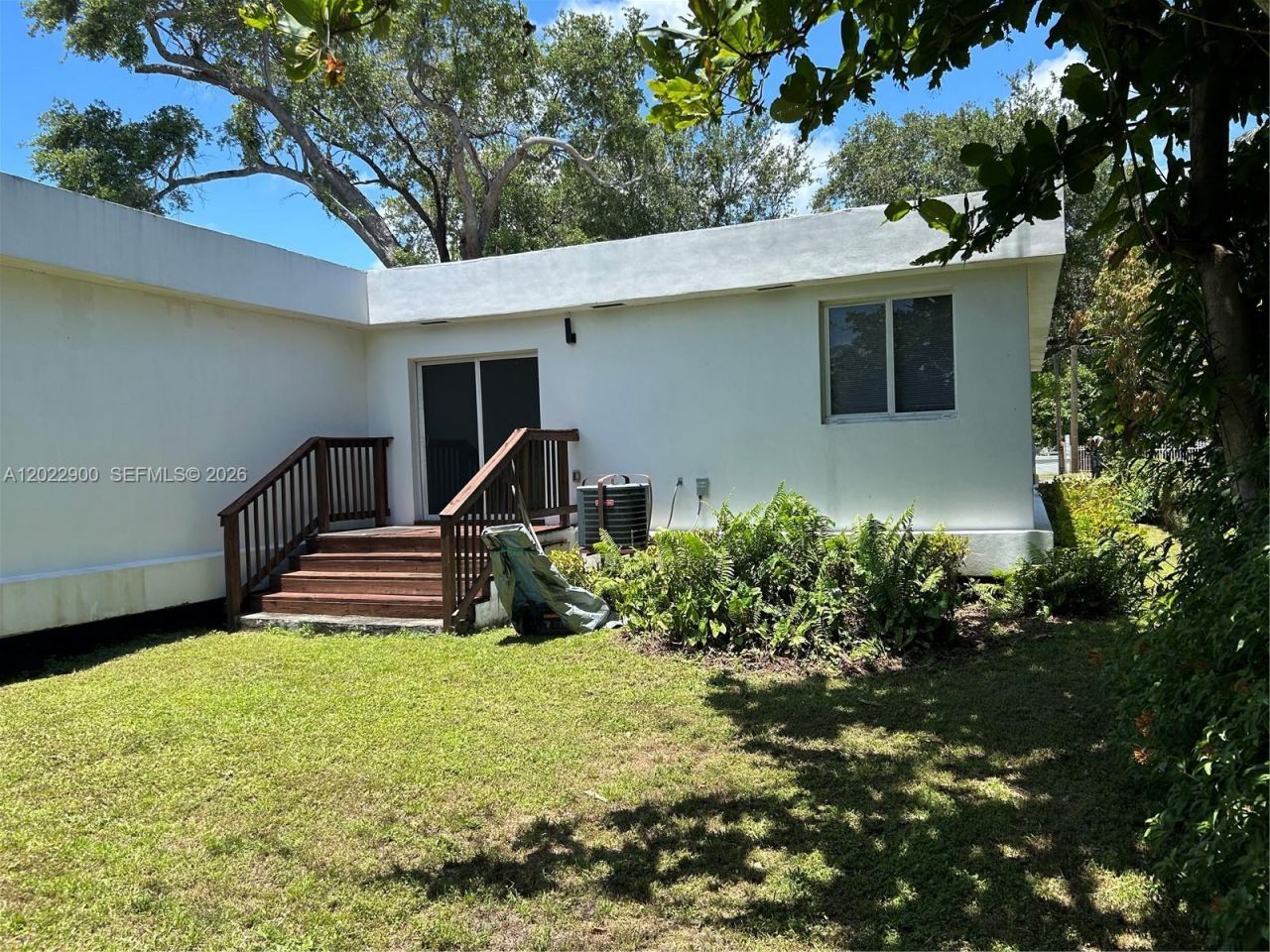 1456 NE 147 St, North Miami Beach, FL 33161 Photo