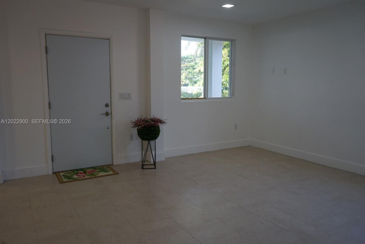 1456 NE 147 St, North Miami Beach, FL 33161 Photo