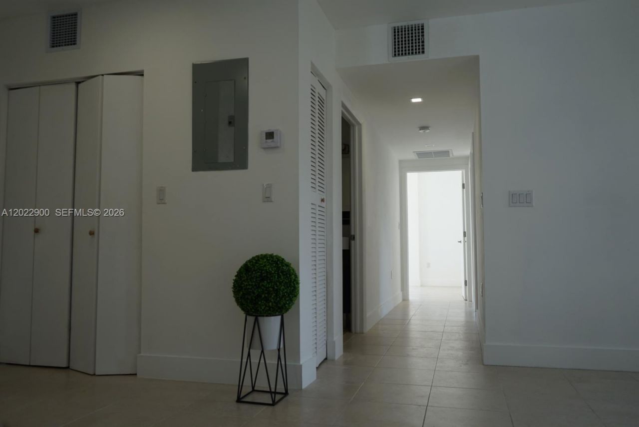 1456 NE 147 St, North Miami Beach, FL 33161 Photo