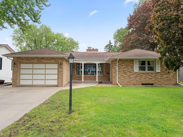 26 W Sandra Lee Drive, Saint Paul, MN 55119