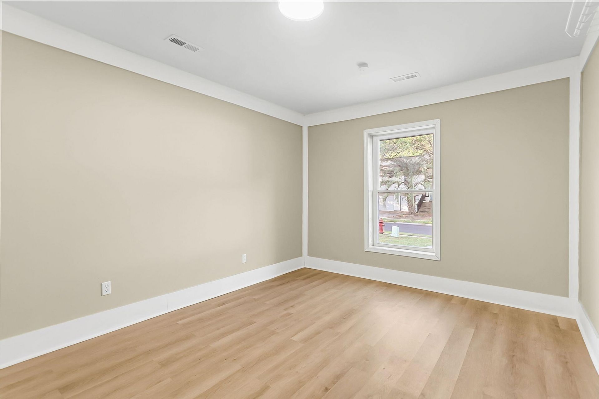 114 Iron Road Photo 19
