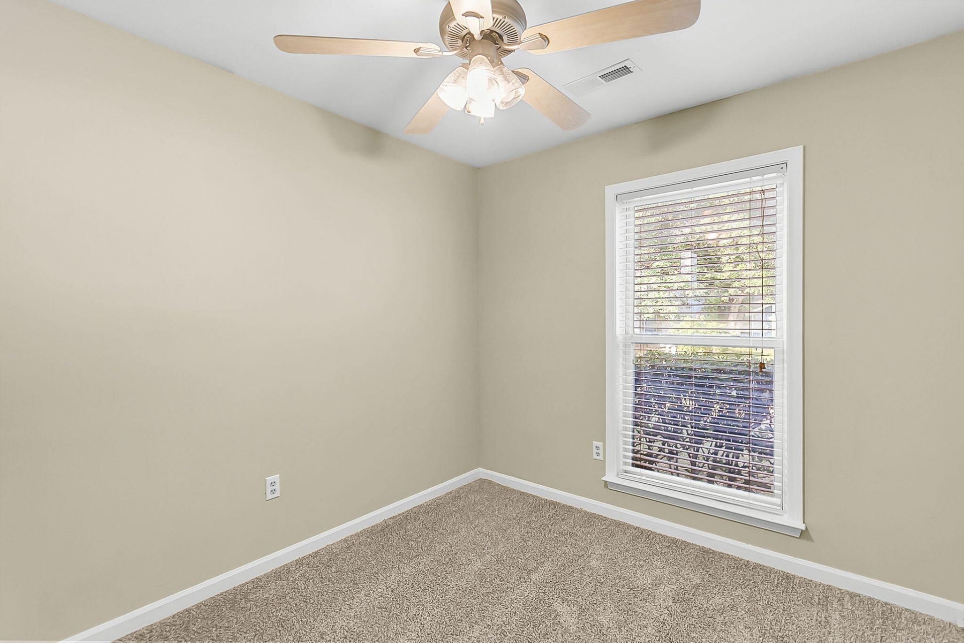 114 Iron Road Photo 22