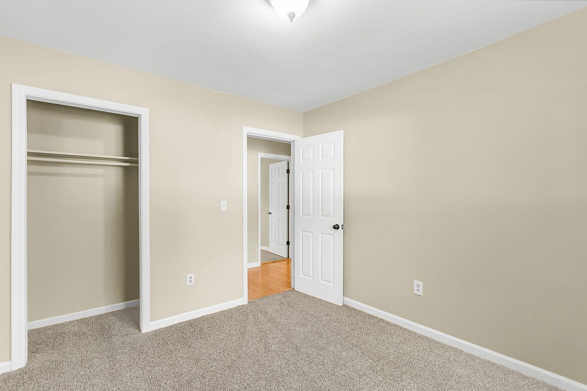 114 Iron Road Photo 26