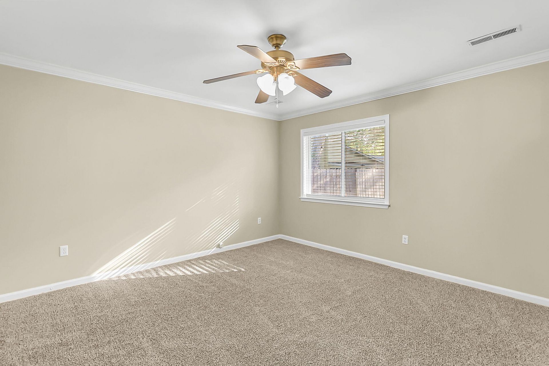 114 Iron Road Photo 28