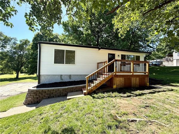 3410 S 30th Street, St Joseph, MO 64503