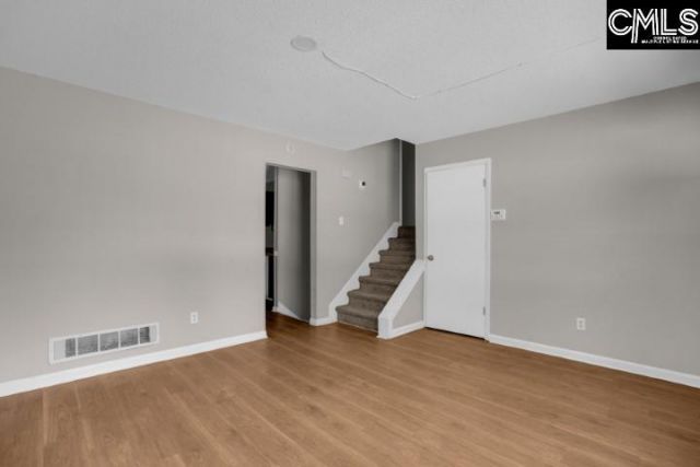 1037 Dawson Drive  Photo 4