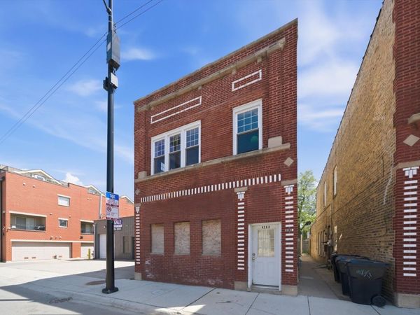 4263 W Montrose Avenue , Chicago, IL 60641