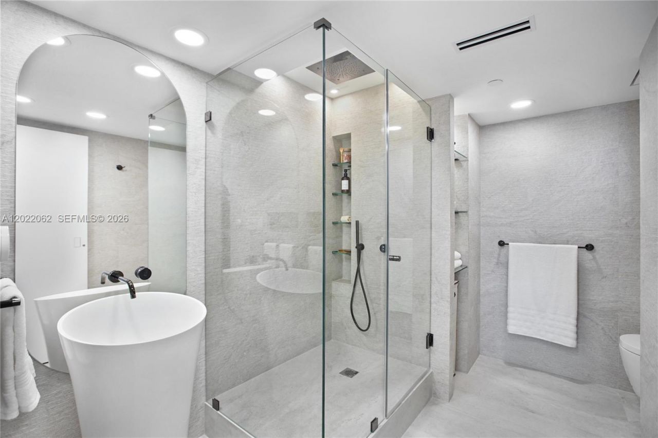 9 Island Ave, Unit T2, Miami Beach, FL 33139 Photo