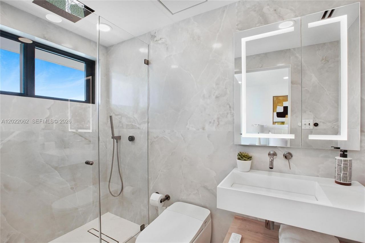 9 Island Ave, Unit T2, Miami Beach, FL 33139 Photo