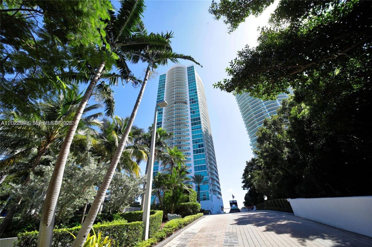2101 Brickell , Unit 410, Miami, FL 33131 Photo