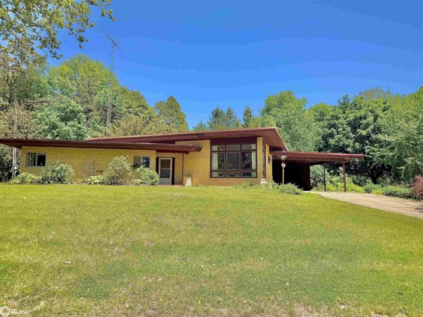 1509 B Avenue E, Oskaloosa, IA 52577