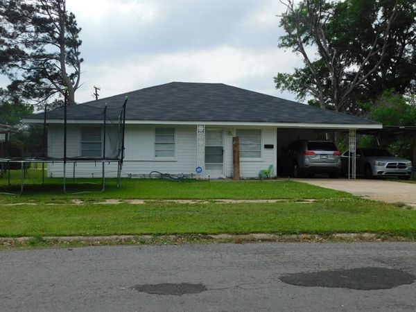 204 SE 3rd Street , Springhill, LA 71075
