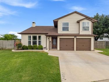 8800 Crestbrook Drive, Fort Worth, TX 76179