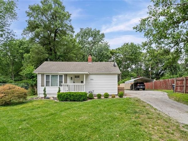 9022 Grand Avenue, Kansas City, MO 64114