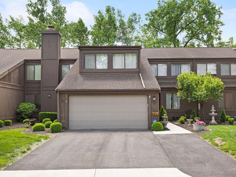 2093 Brookhurst Avenue , Unit B, Columbus, OH 43229 Photo 2