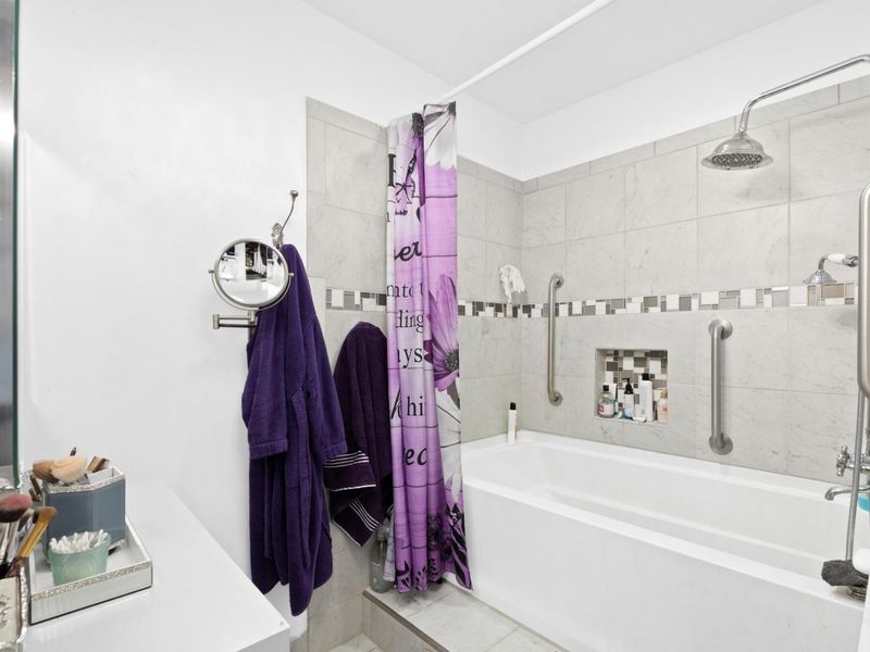 2093 Brookhurst Avenue , Unit B, Columbus, OH 43229 Photo 21