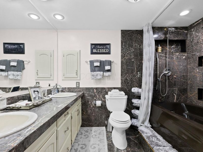 2093 Brookhurst Avenue , Unit B, Columbus, OH 43229 Photo 27