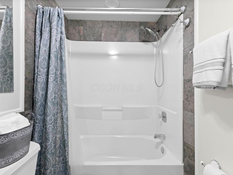 2093 Brookhurst Avenue , Unit B, Columbus, OH 43229 Photo 33