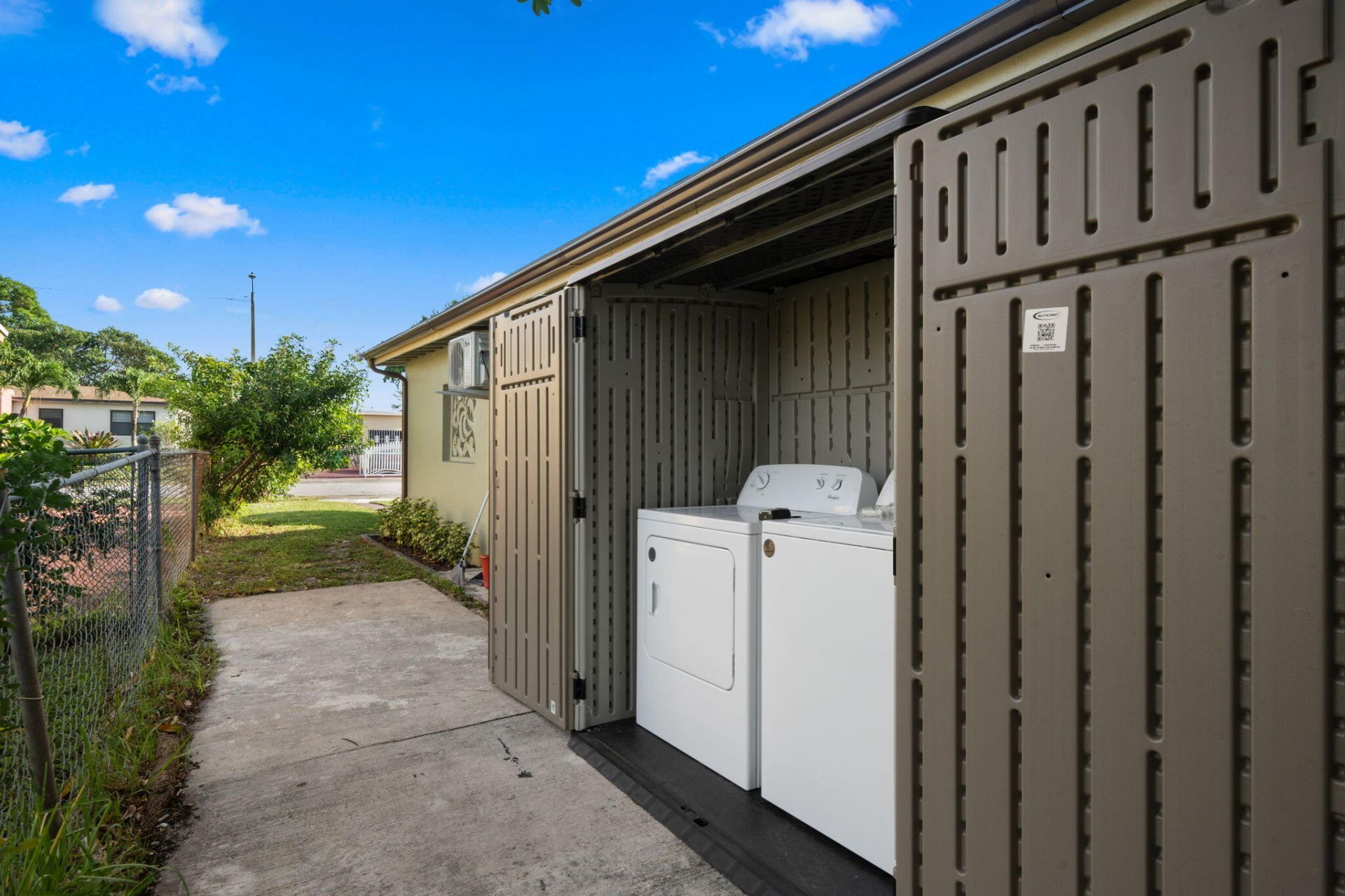 1300 NW 90th Street, Miami, FL 33147 Photo