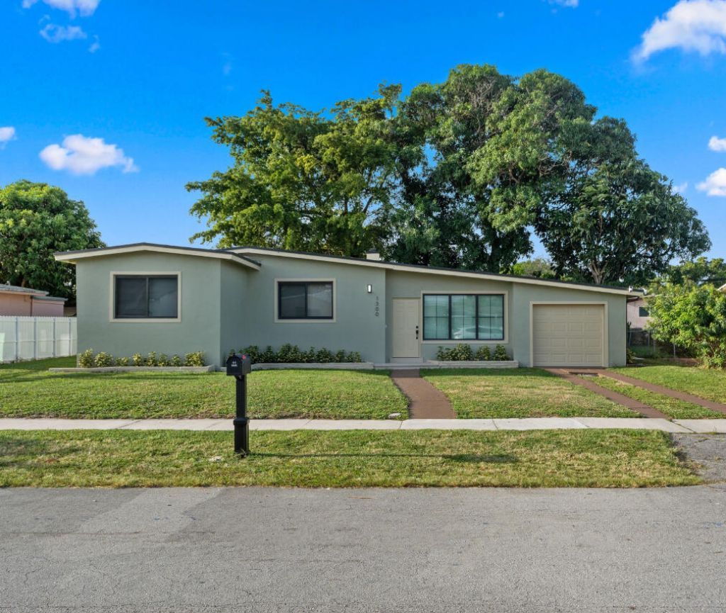 1300 NW 90th Street, Miami, FL 33147 Photo