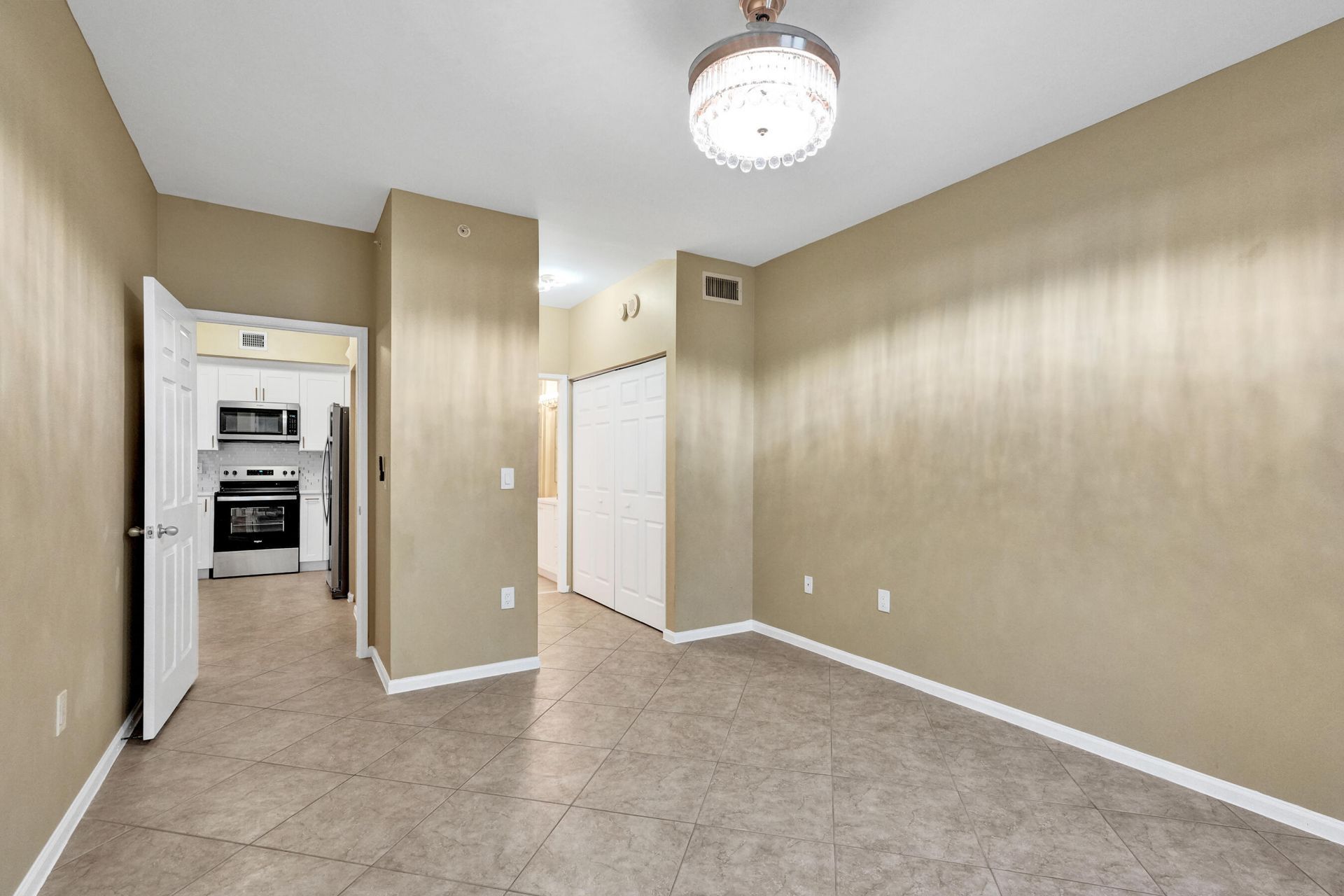 651 Okeechobee, Unit 1010, West Palm Beach, FL 33401 Photo