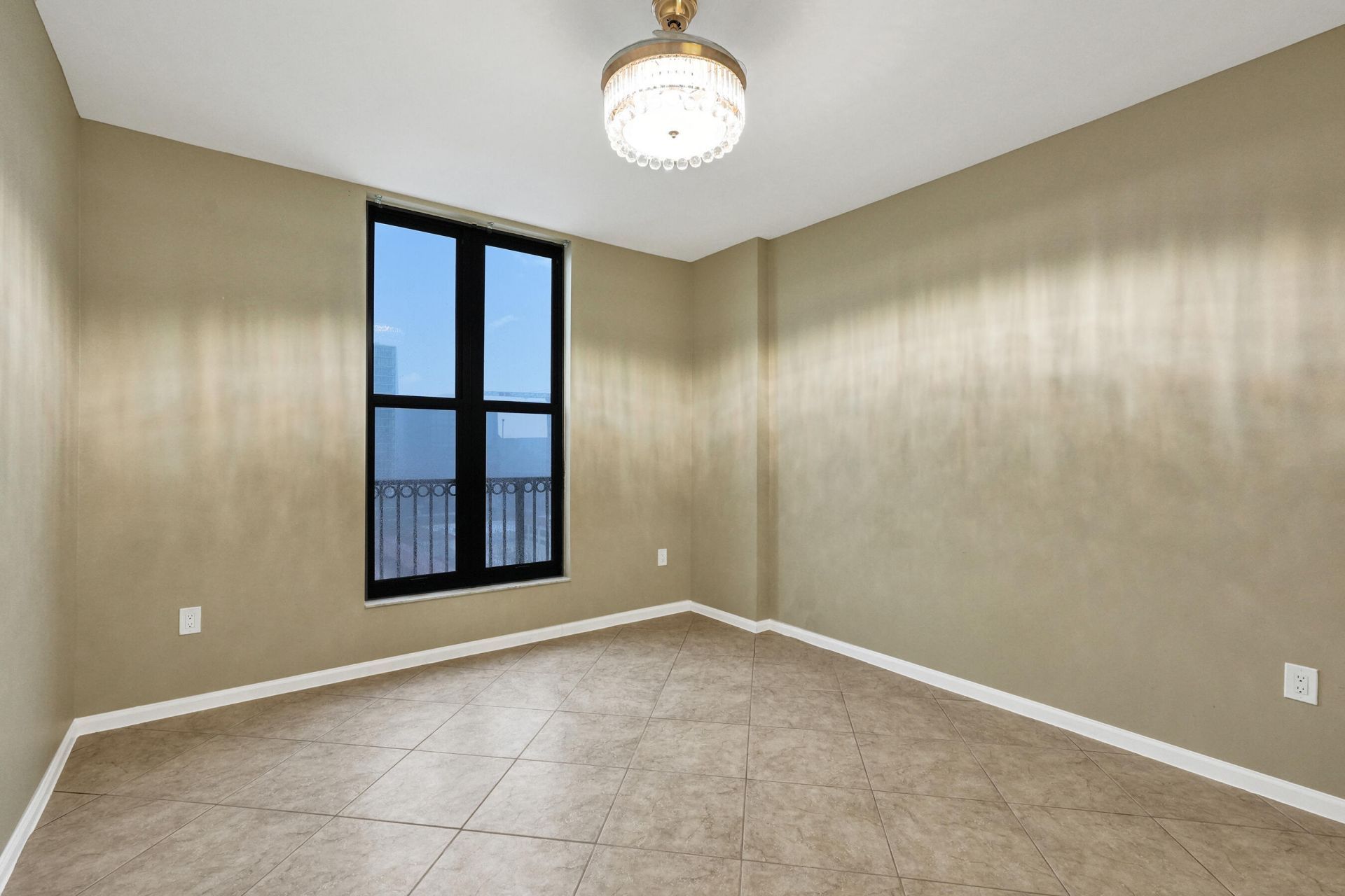 651 Okeechobee, Unit 1010, West Palm Beach, FL 33401 Photo