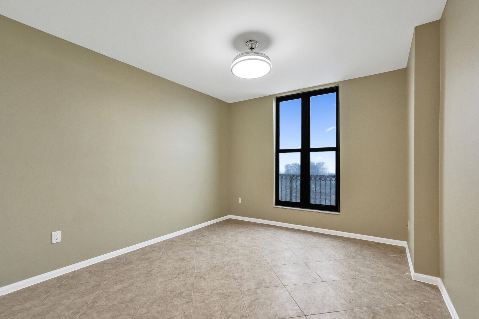 651 Okeechobee, Unit 1010, West Palm Beach, FL 33401 Photo