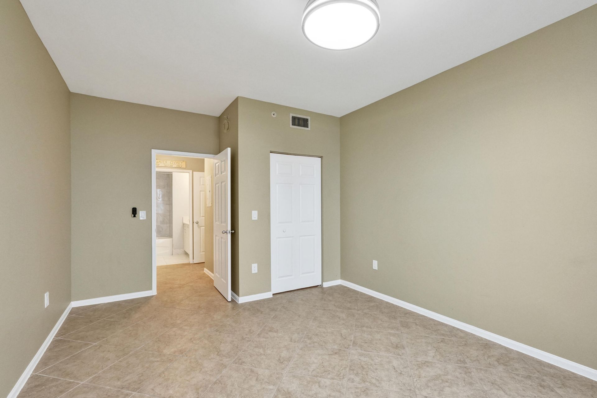 651 Okeechobee, Unit 1010, West Palm Beach, FL 33401 Photo