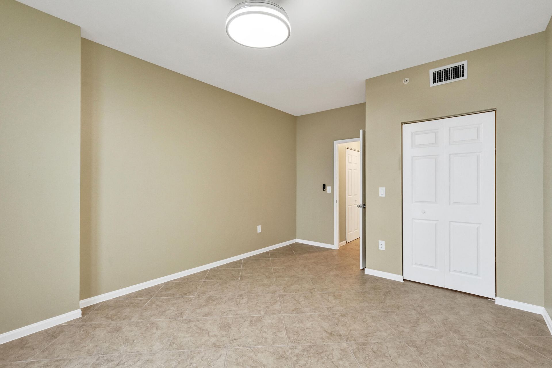 651 Okeechobee, Unit 1010, West Palm Beach, FL 33401 Photo