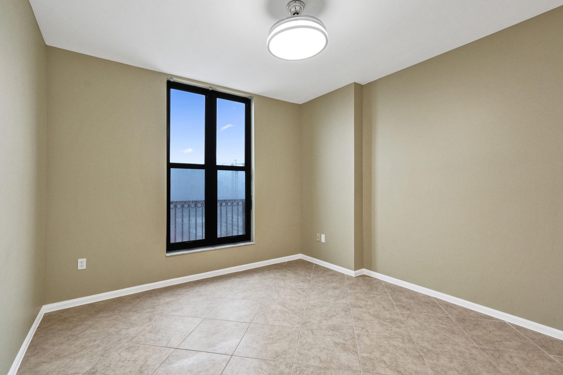 651 Okeechobee, Unit 1010, West Palm Beach, FL 33401 Photo