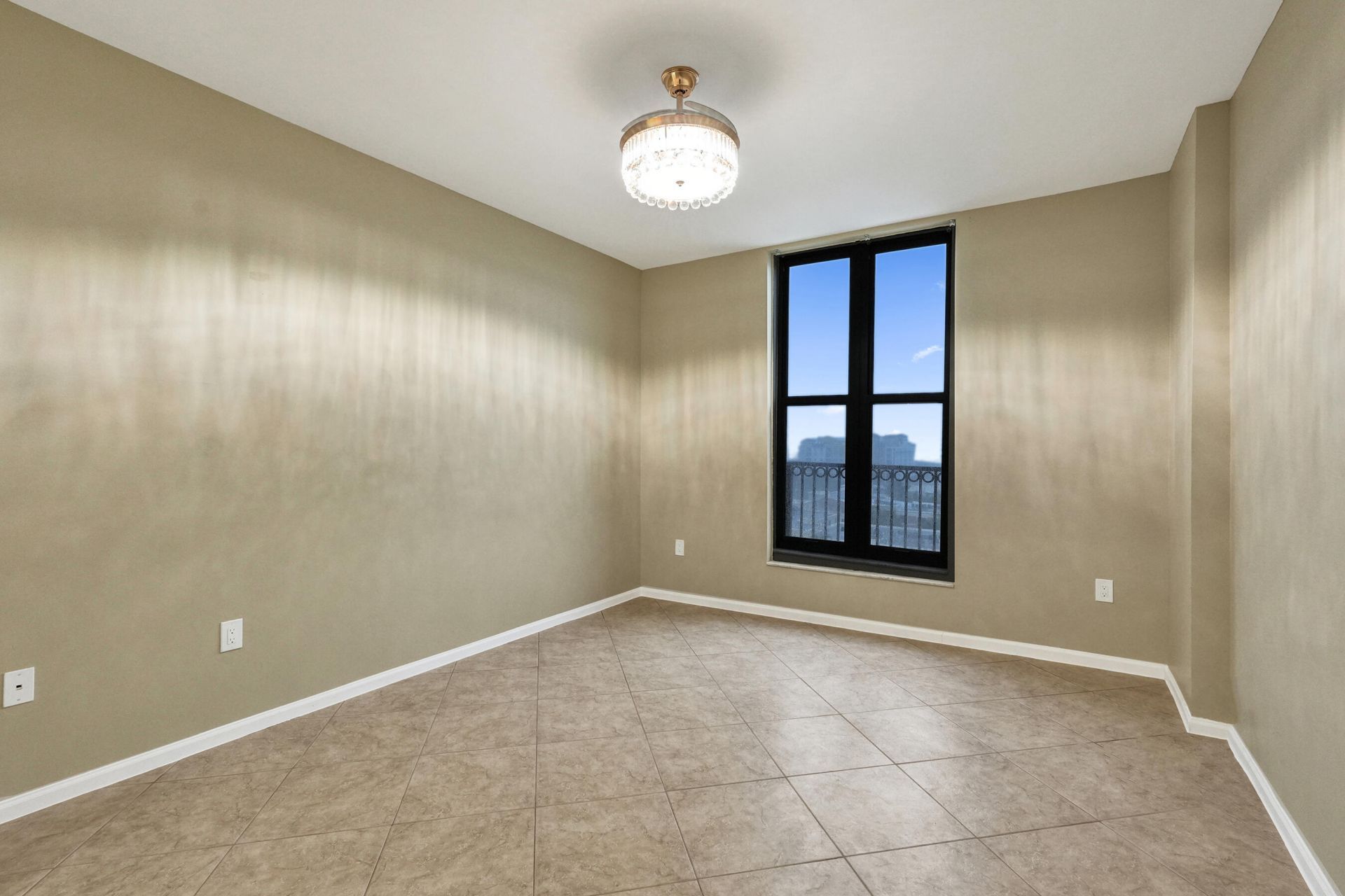 651 Okeechobee, Unit 1010, West Palm Beach, FL 33401 Photo
