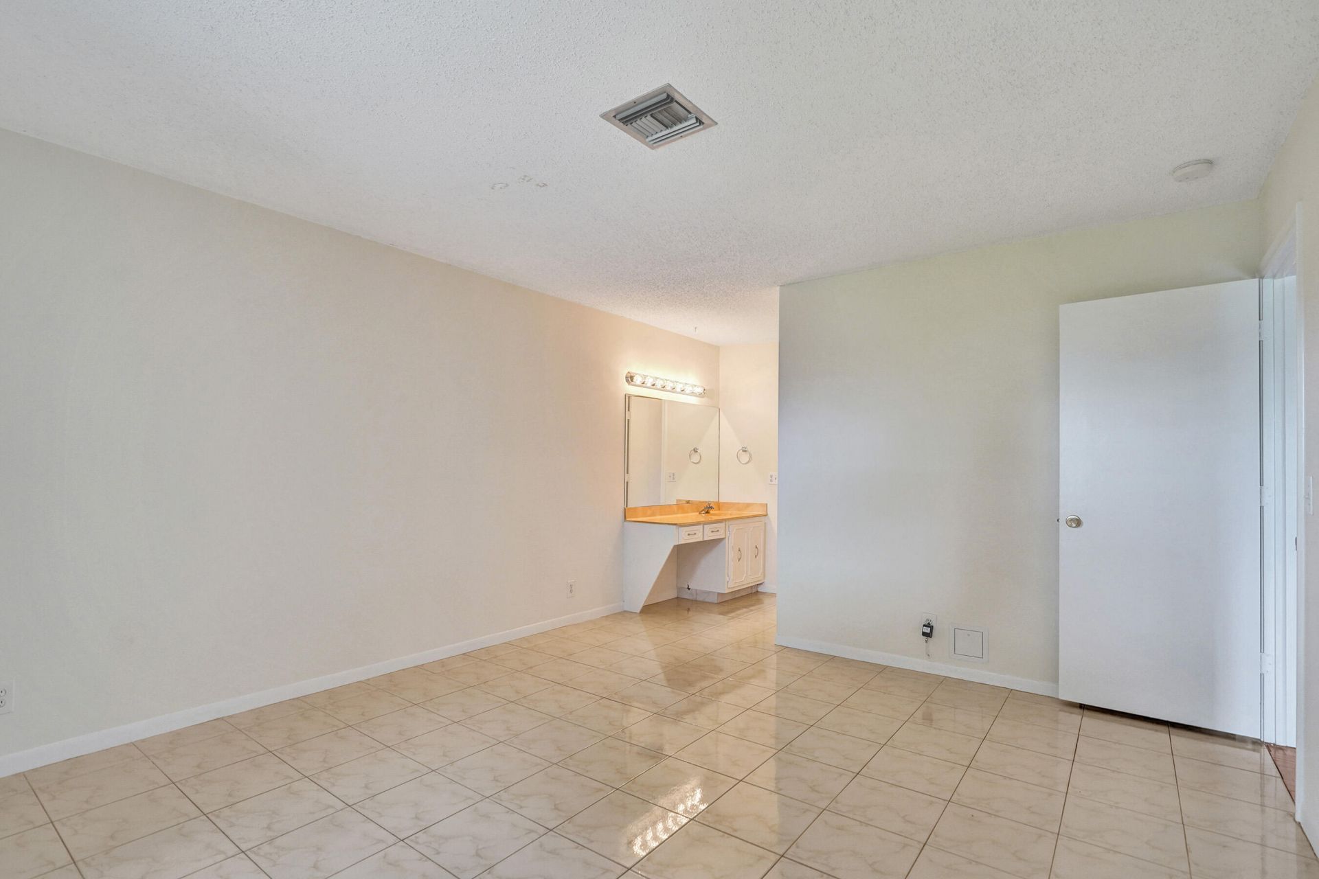 2521 Juniper, Unit 11-b, Delray Beach, FL 33445 Photo
