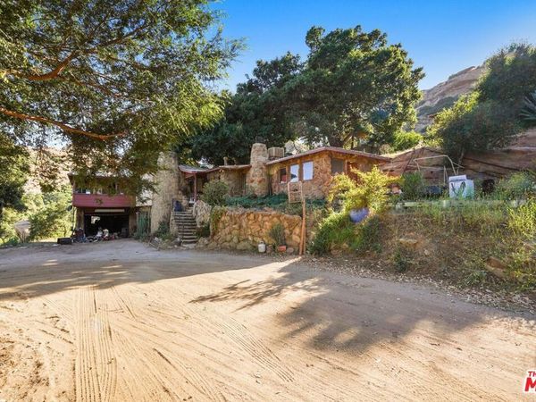 670 Bryant Drive, Canoga Park, CA 91304