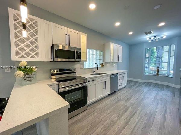 1261 Hayes St , Hollywood, FL 33019