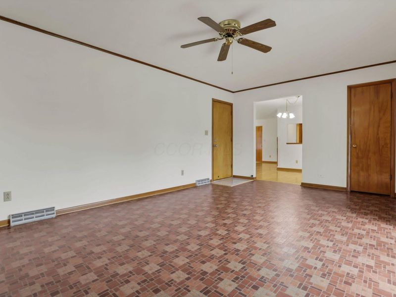 6174 Chinaberry Drive, Columbus, OH 43213 Photo 12