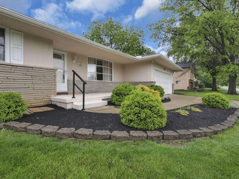 6174 Chinaberry Drive, Columbus, OH 43213 Photo 2