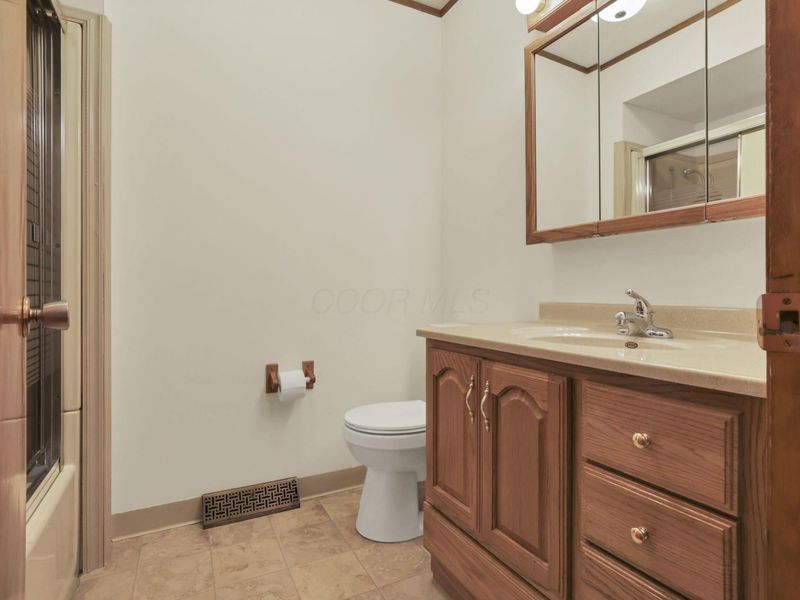 6174 Chinaberry Drive, Columbus, OH 43213 Photo 20