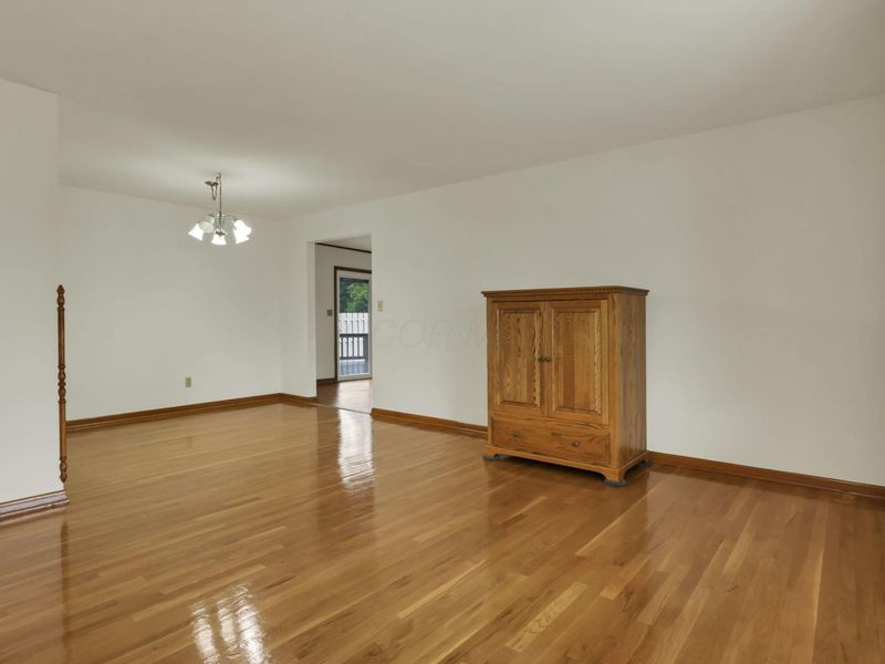 6174 Chinaberry Drive, Columbus, OH 43213 Photo 6