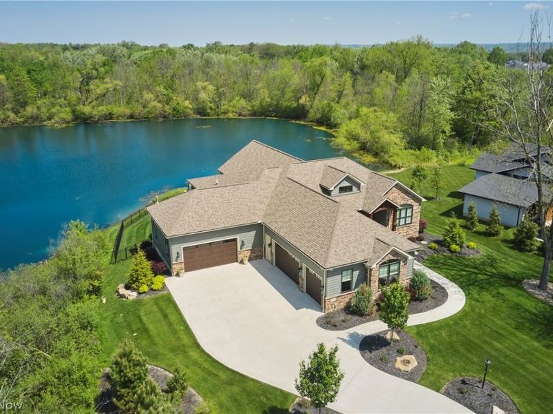 2141 Hayden Drive, Hinckley, OH 44233 Photo 3