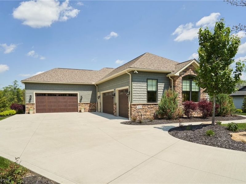 2141 Hayden Drive, Hinckley, OH 44233 Photo 5