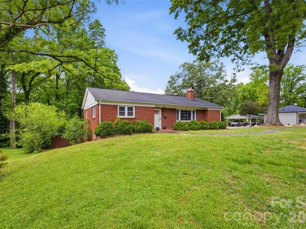 200 Falls Street , Morganton, NC 28655