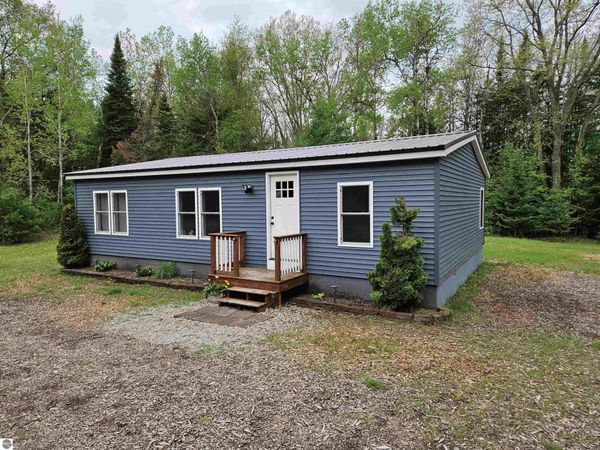 3056 Indian Hill, Honor, MI 49640