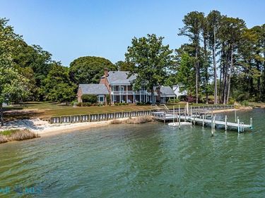 430 Harveys Neck Road , Wicomico Church, VA 22473