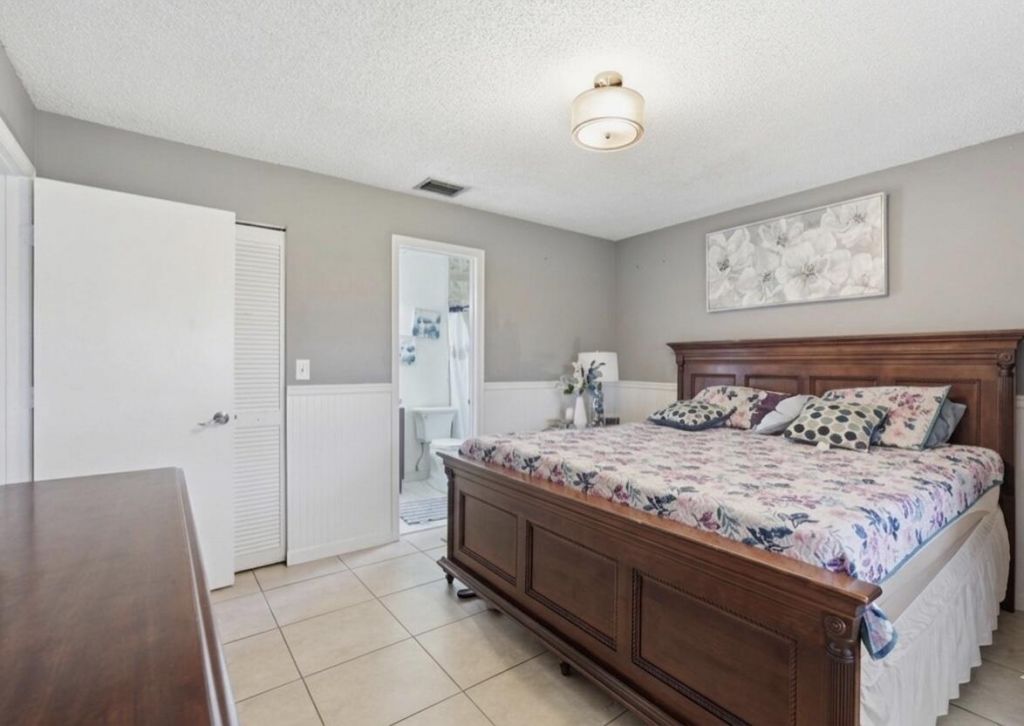 5330 Mendoza Street, West Palm Beach, FL 33415 Photo