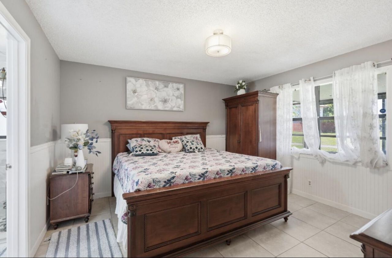 5330 Mendoza Street, West Palm Beach, FL 33415 Photo