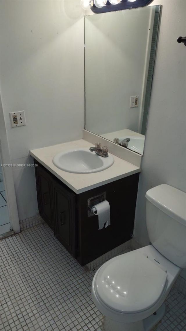 496 NW 165th St Rd , Unit D109, Miami, FL 33169 Photo