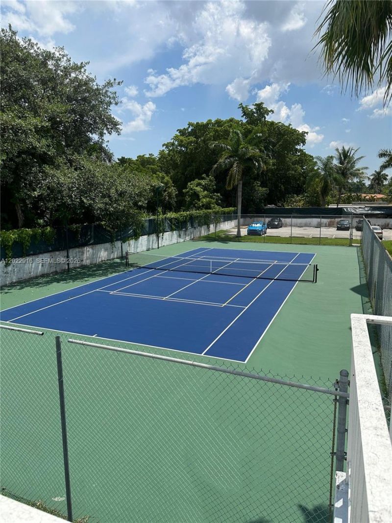 496 NW 165th St Rd , Unit D109, Miami, FL 33169 Photo