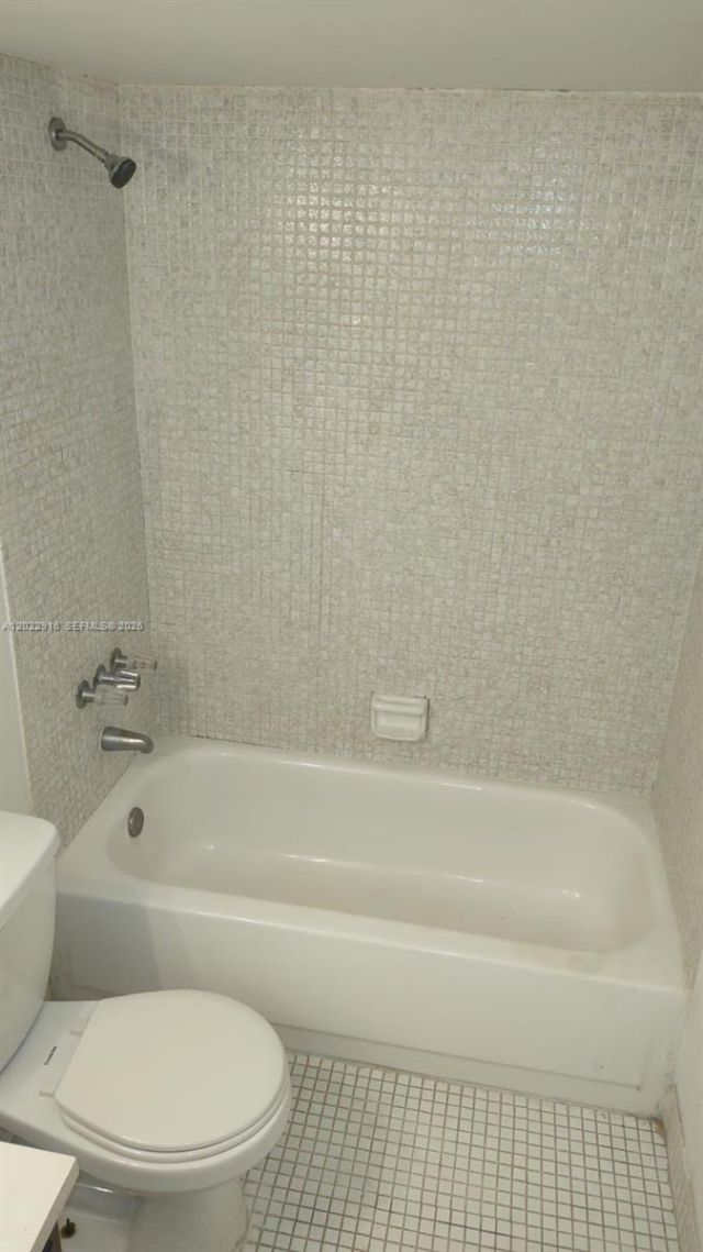 496 NW 165th St Rd , Unit D109, Miami, FL 33169 Photo