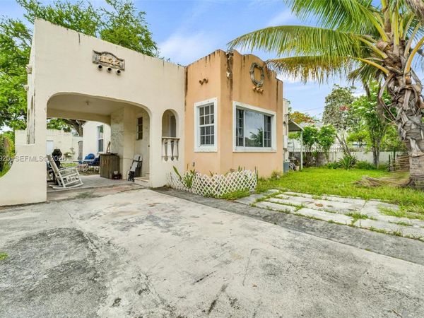 1122 NW 38th St , Miami, FL 33127