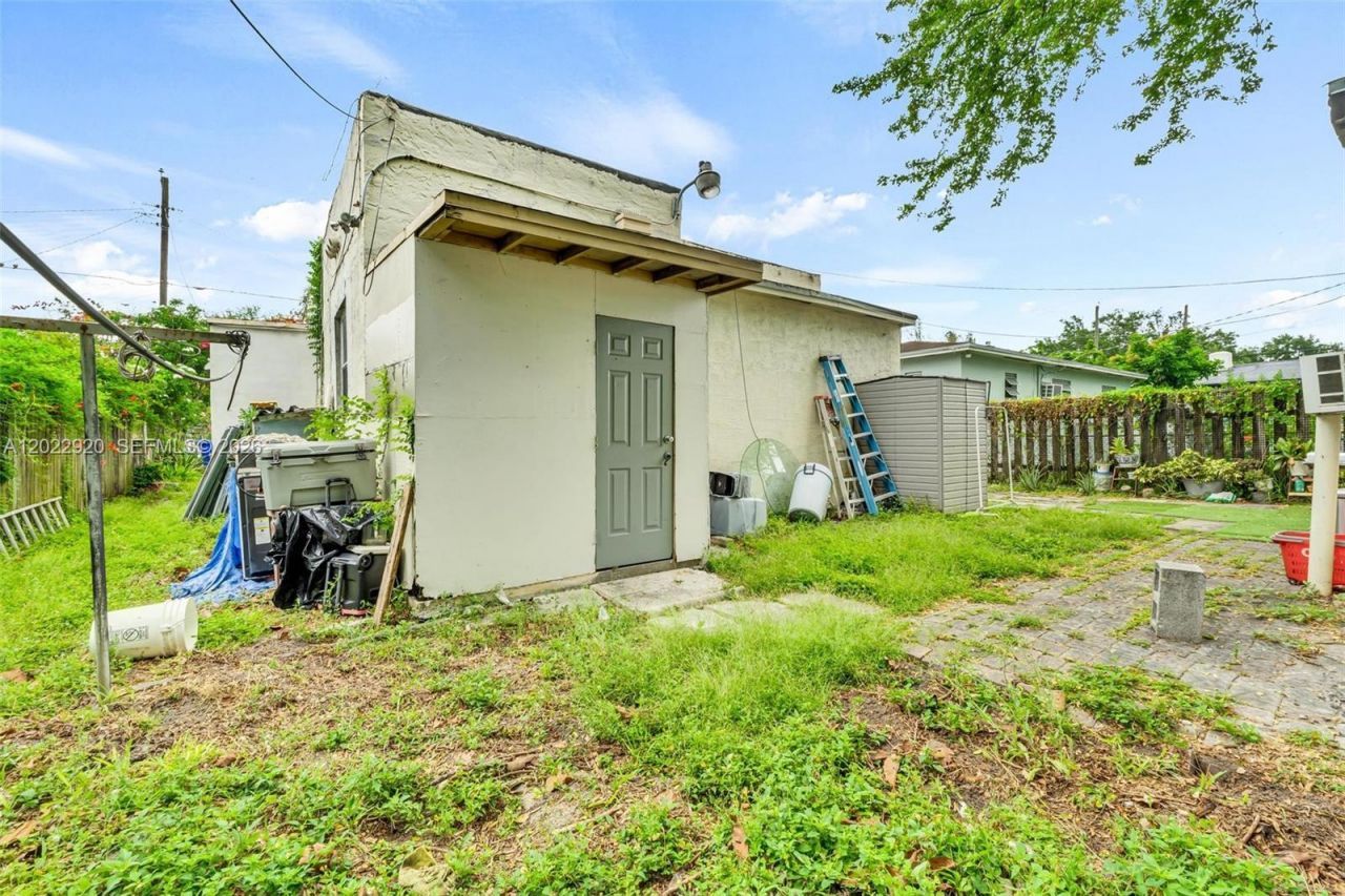 1122 NW 38th St , Miami, FL 33127 Photo